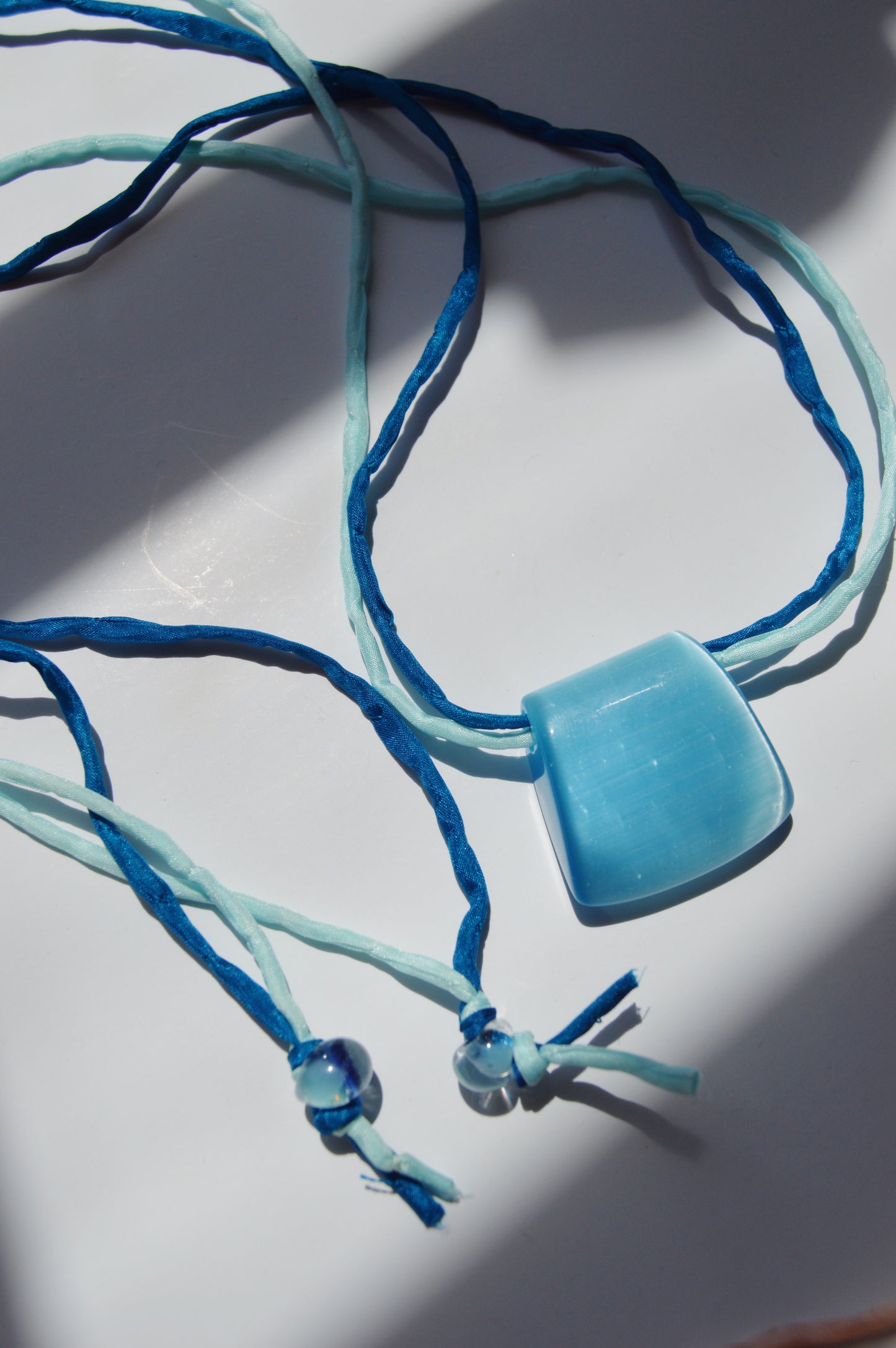 Floating Silk - Iridescent Agate
